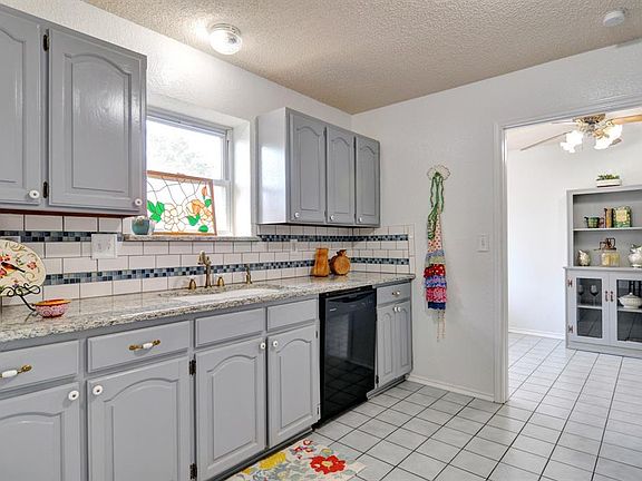 3rd image of 313 Birchwood Ln