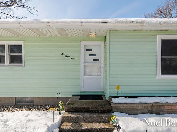 5th image of 639 Carlton St
