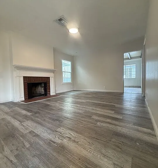 12015 Riverside Dr — Photo 2