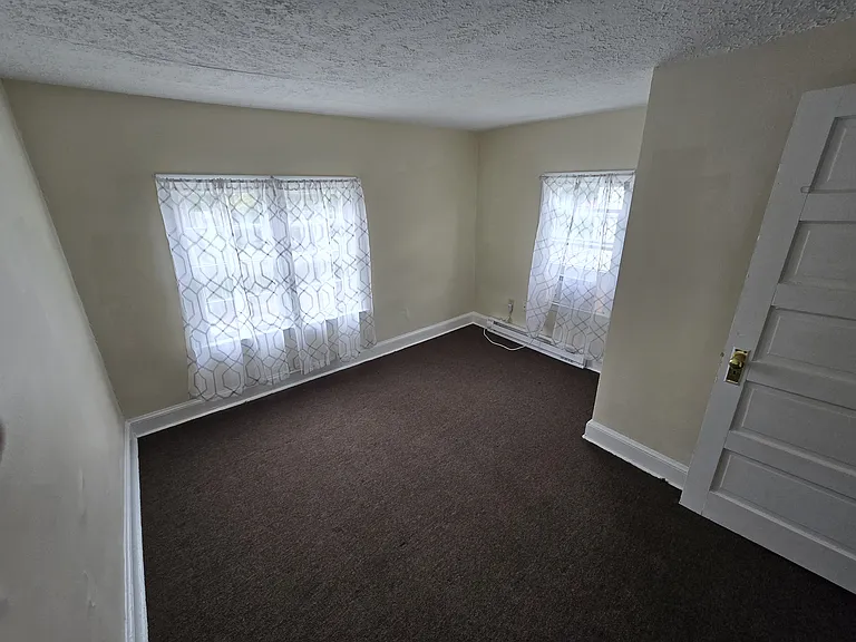 324 Woodstock Ln — Photo 8