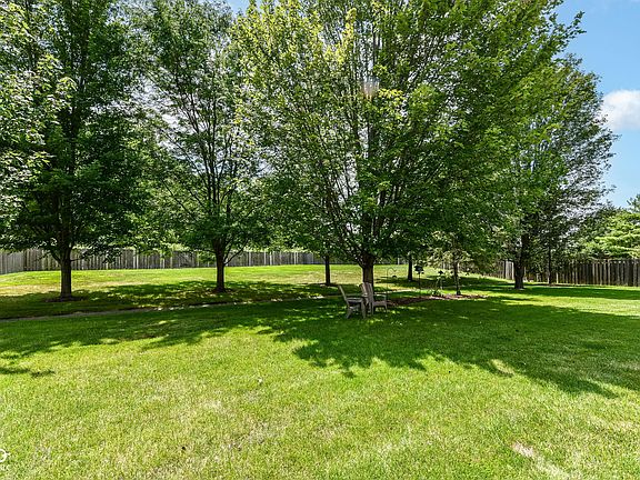 5th image of 4273 Honeysuckle Ln