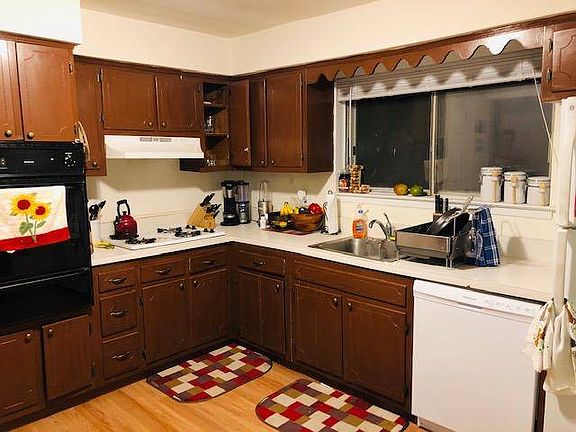 3rd image of 6 Alex Ln APT 1