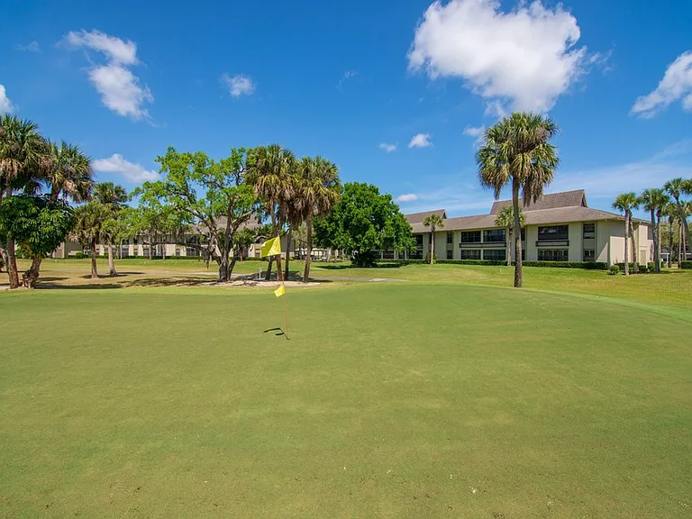 28 Plantation Dr #204 — Photo 47