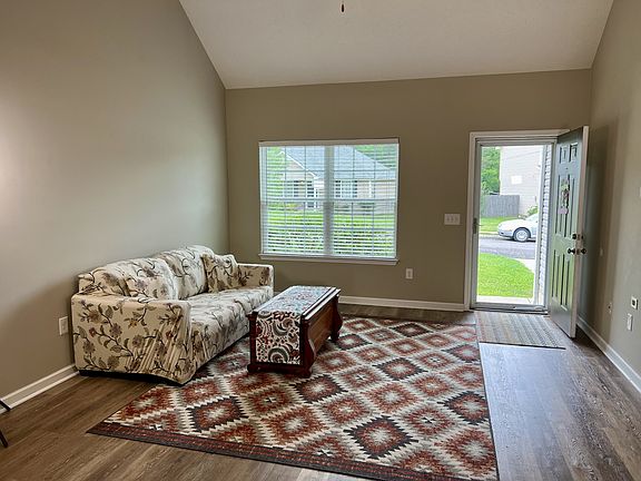 4th image of 616 Niagra Ln