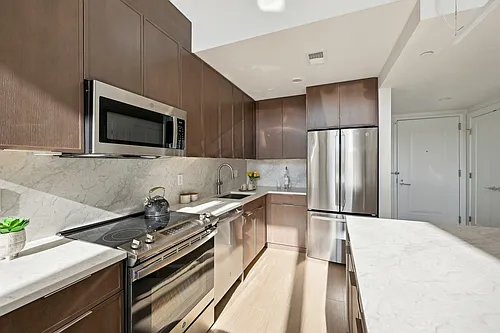 14 Lincoln Pl Photo 1