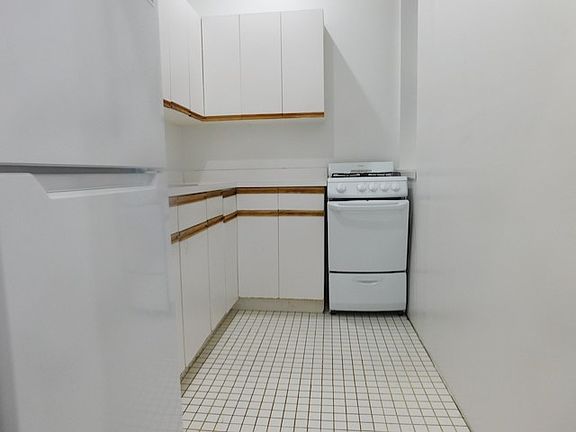 5th image of 214 E 83rd St #2AA