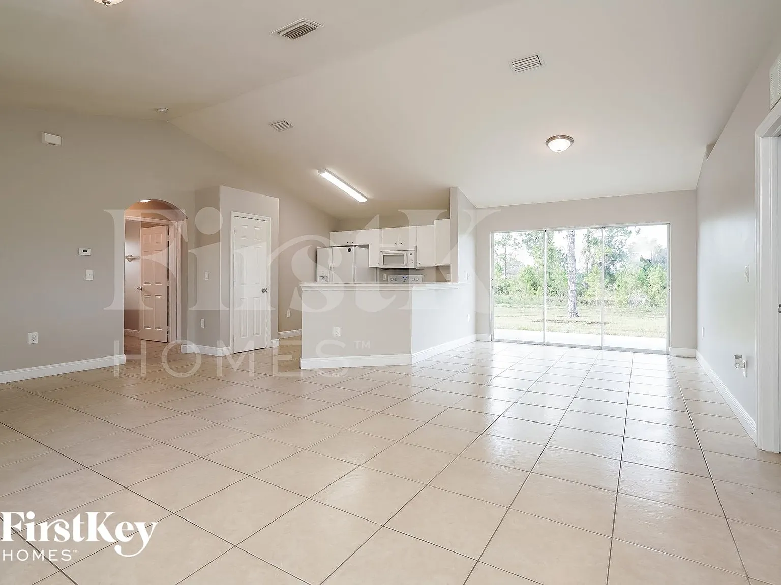 3 bed, 2.0 bath, 1378 sqft, $2,105 — Photo 2