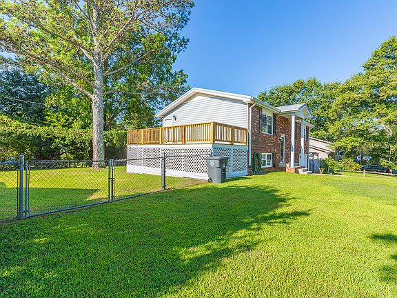 4th image of 202 Langley Dr