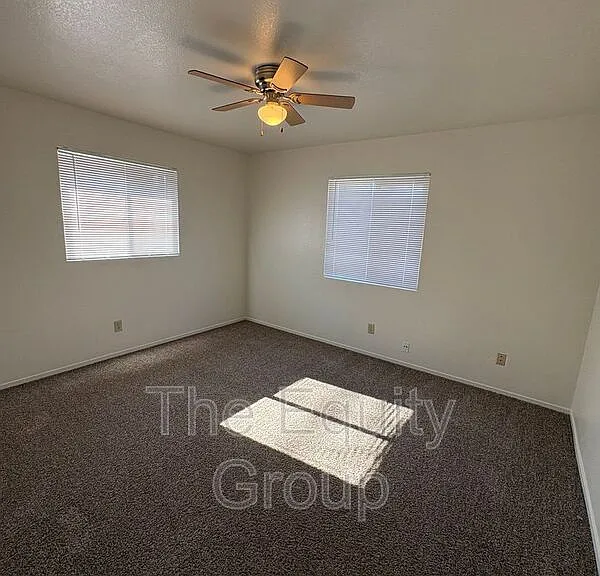 700 E Tulare Ave — Photo 10