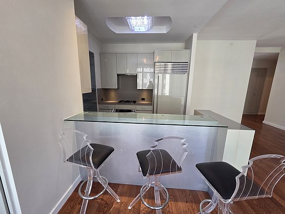 3rd image of 325 5th Ave APT 14C