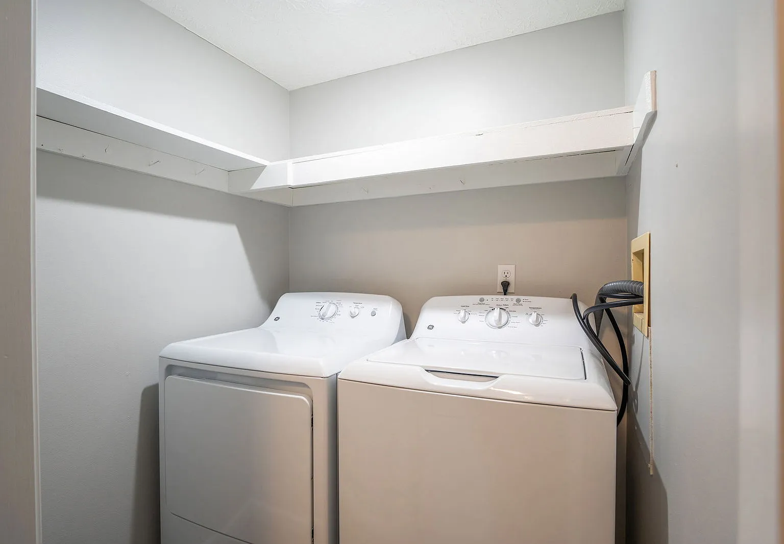 3085-3194 Griggsview Court — Photo 4