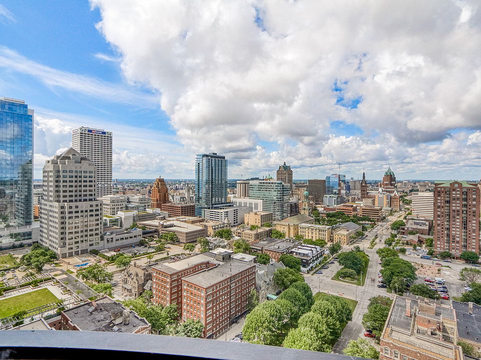 1st image of 929 N Astor St #2501-03