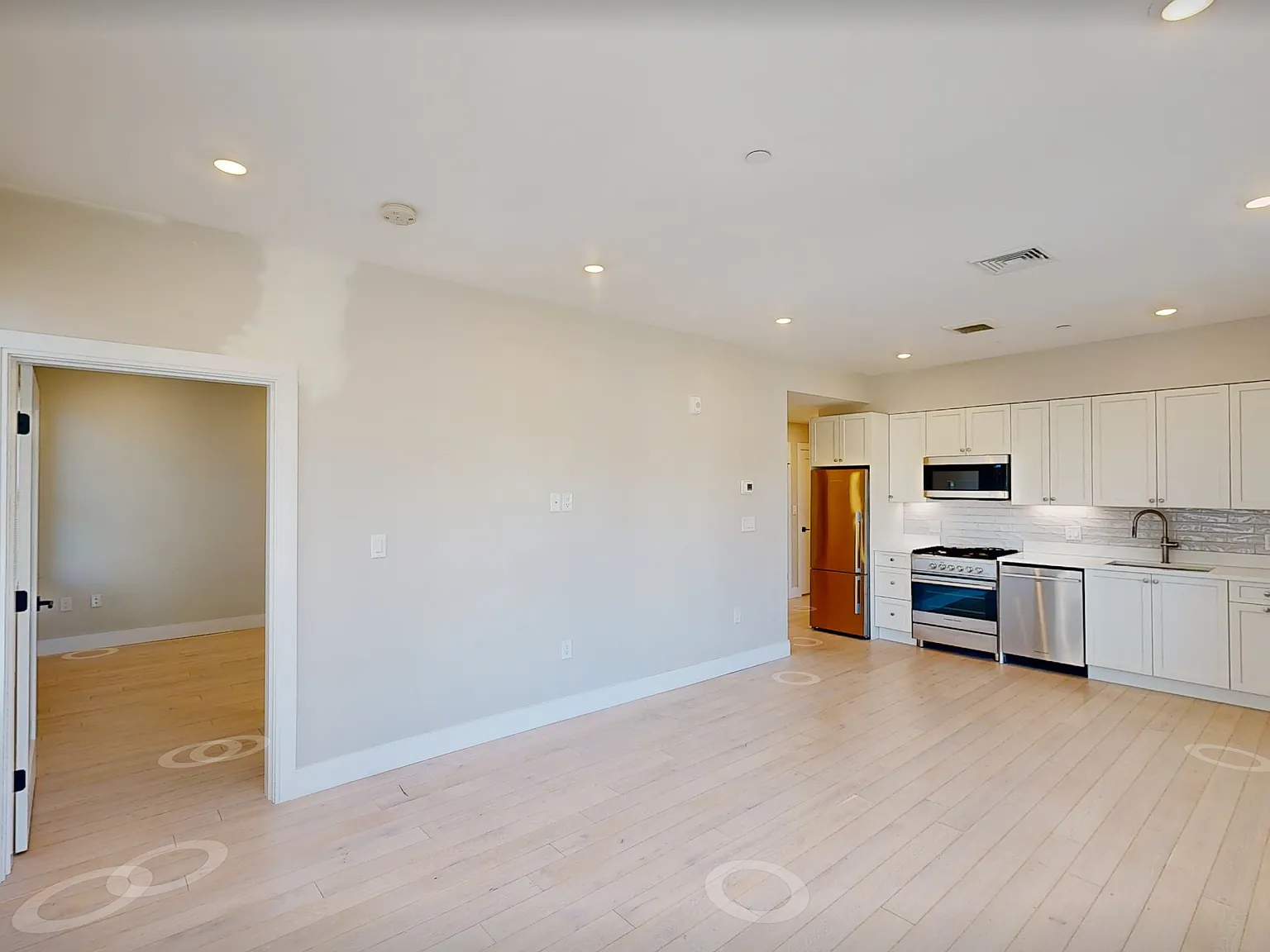 2 bed, 875 sqft, $3,100 — Photo 3