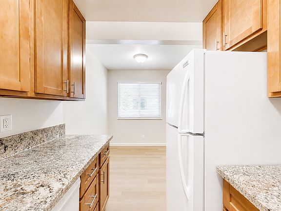 4th image of 170 Stoakes Ave APT 4