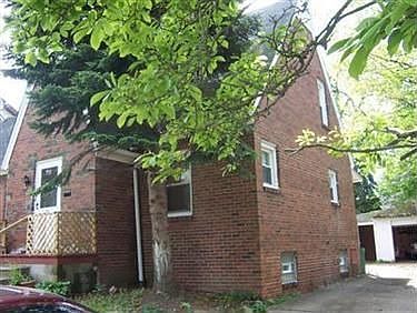 3rd image of 909 Lanterman Ave