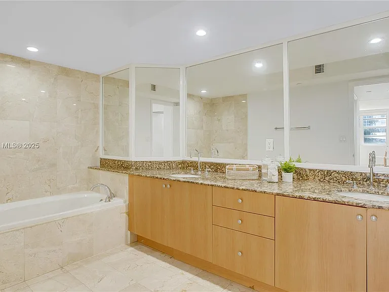 6917 Collins Ave #705 — Photo 15