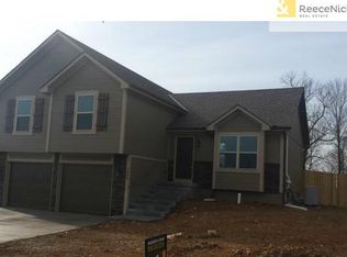1800 Curtis Dr, Greenwood, MO 64034