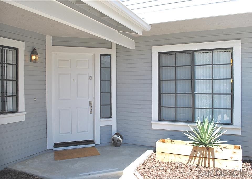 1st image of 379 Windjammer Cir