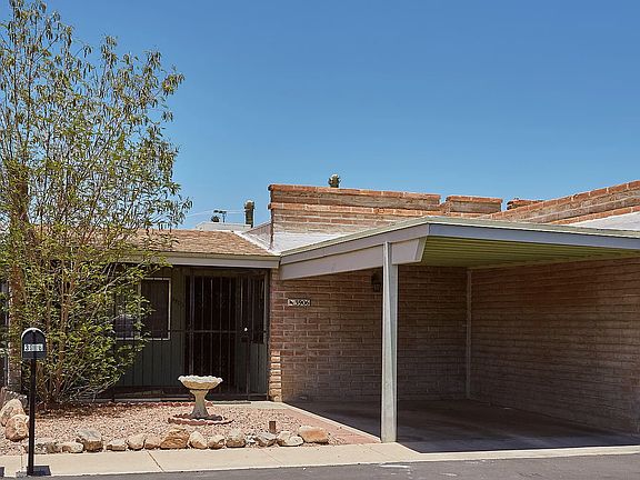 4th image of 3906 N Stone Ave