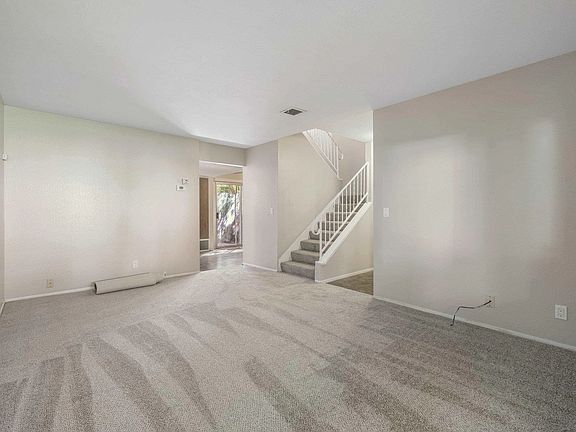 5th image of 379 Eldridge Ave