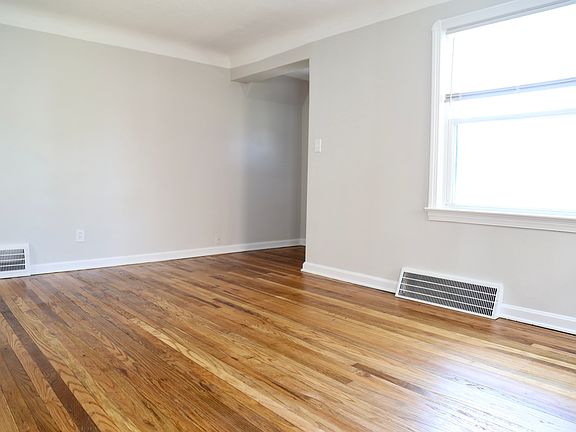 4th image of 13613 Clifford Ave