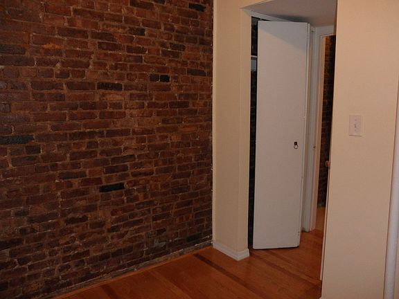 4th image of 425 W 45th St APT 2RW