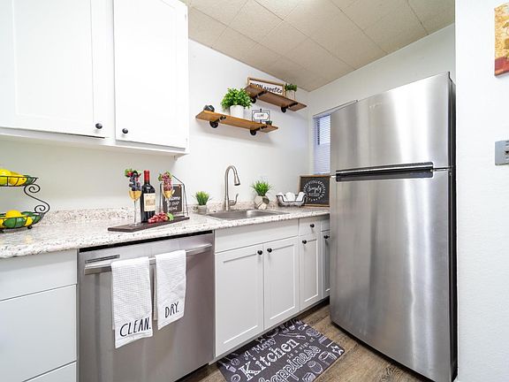 5th image of 1055 N Capitol Ave APT 77