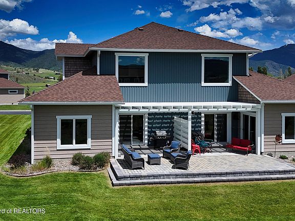 2nd image of 157 Creekside Ln