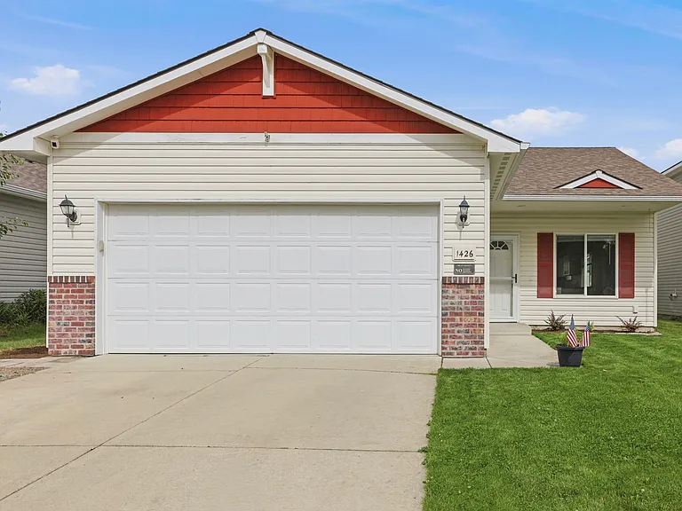 1426 N Brookhaven Ln — Photo 2