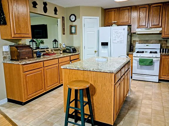 4th image of 303 Wilson Rd