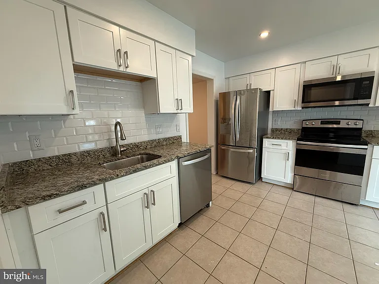 5832 Apsley House Ct — Photo 4