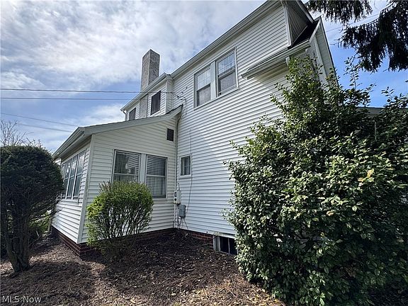 3rd image of 211 E Main St