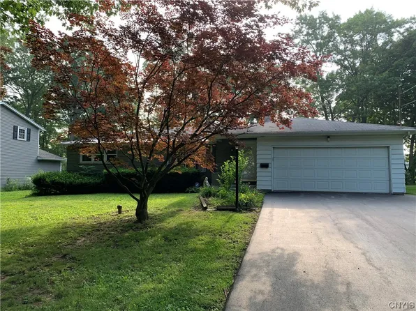 213 Oakridge Ter, Liverpool, NY 13088