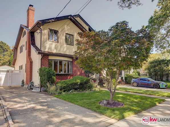 43-19 Morgan St, Little Neck, NY 11362