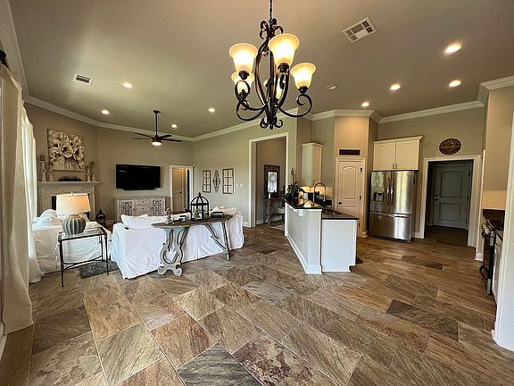 4th image of 20292 Thornwood Dr