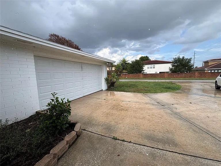 4704 Telfair Dr — Photo 2