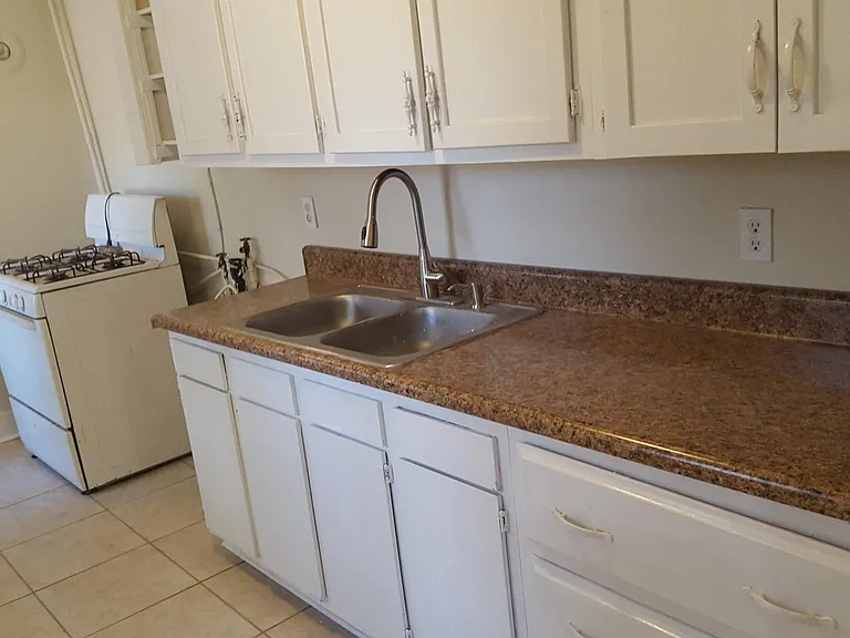 2438 Yates Dr — Photo 4