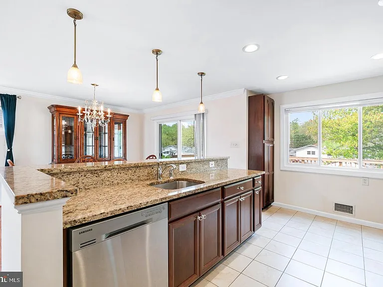 14236 Chadwick Ln — Photo 11