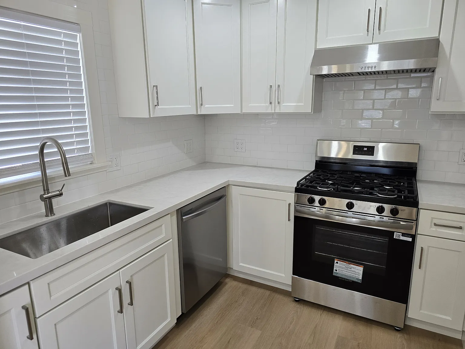 2421 Standard Ave — Photo 2
