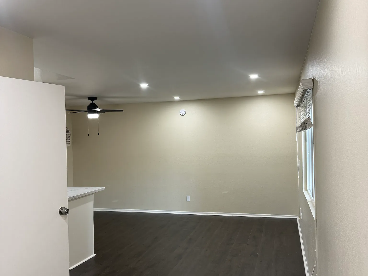 2 bed, 1.5 bath, 800 sqft, $2,500 — Photo 3