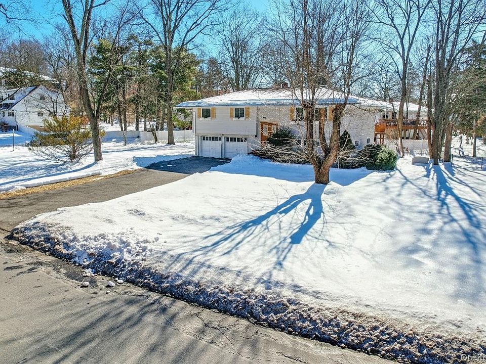 2nd image of 13 Mirror Lake Road