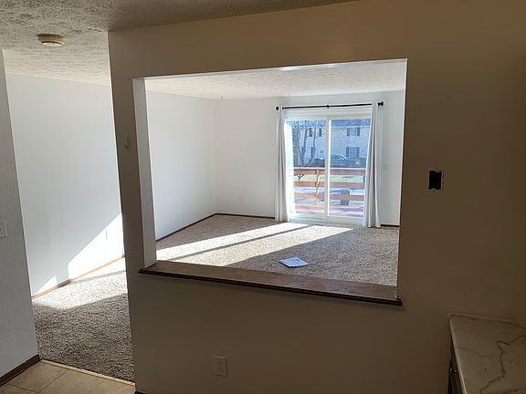 3rd image of 7465 Seymour St NW