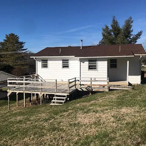 711 McCorkle Dr — Photo 10