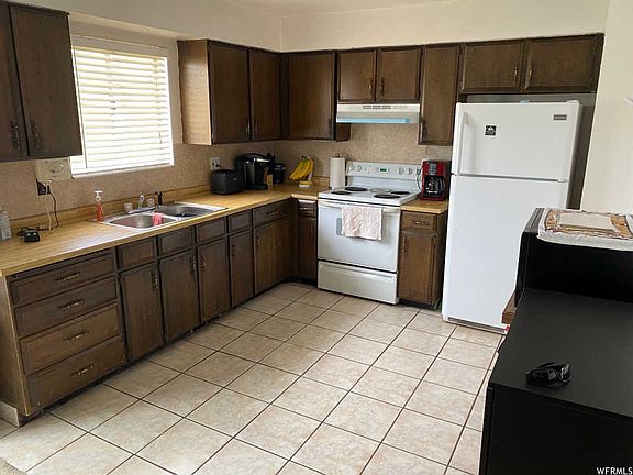 3rd image of 1837 W Jennifer Way