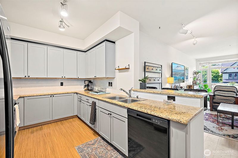 5th image of 1501 Tacoma Avenue S #311
