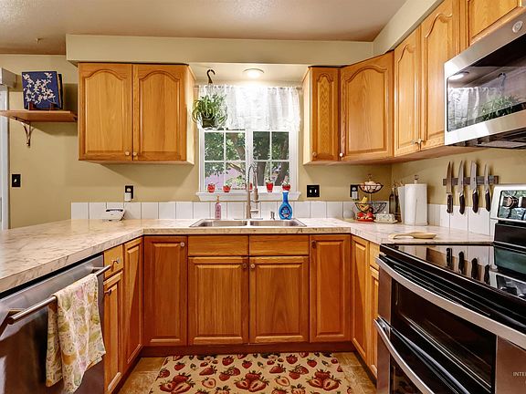 2nd image of 3839 N Elgin Way