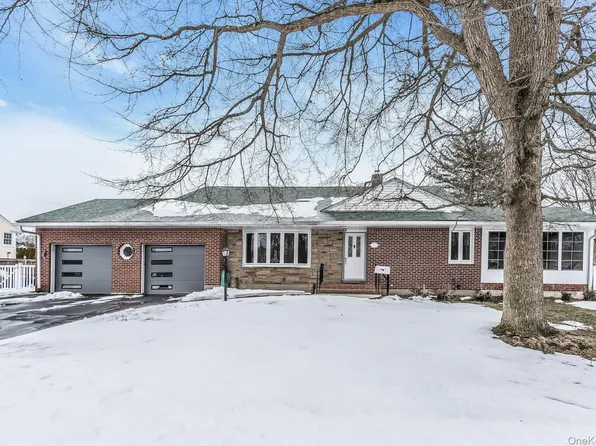 56 Dowsing Place, Amityville, NY 11701