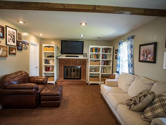 5th image of 909 Citadel Ln