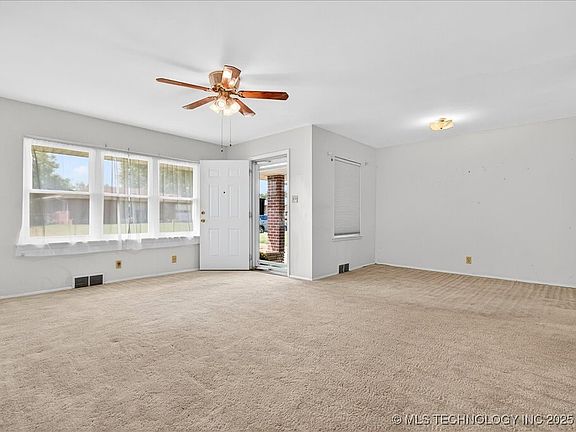5th image of 366 SE Wilshire Ave