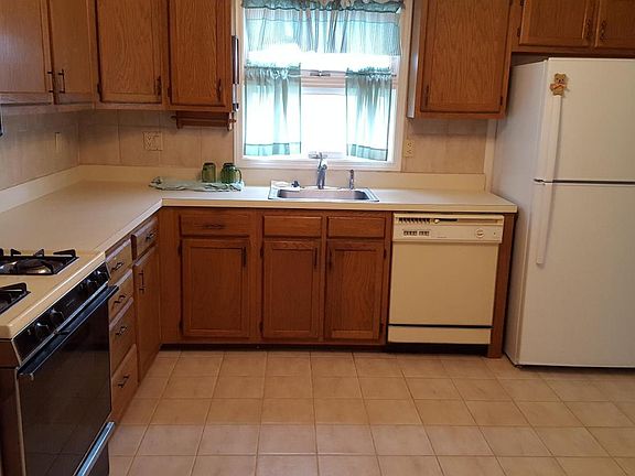 3rd image of 69 Jean St